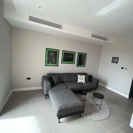 Apartment Heart, 3