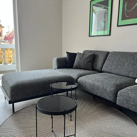 Apartment Heart, 3 *