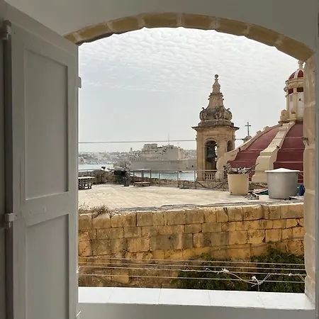 Heart, 3 * Valletta